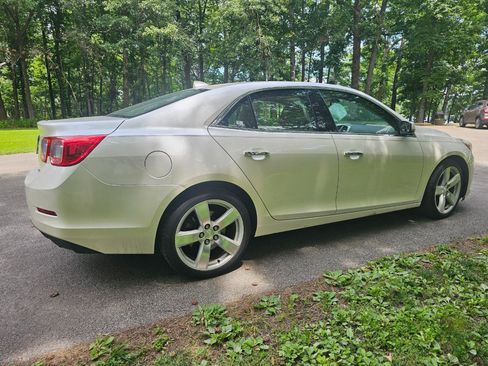 Used 2013 Chevrolet Malibu LTZ FWD image 2