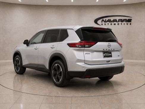 Used 2024 Nissan Rogue SV FWD image 5