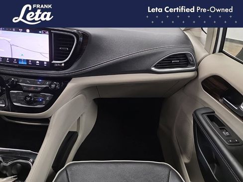 Used 2023 Chrysler Pacifica Limited FWD image 19