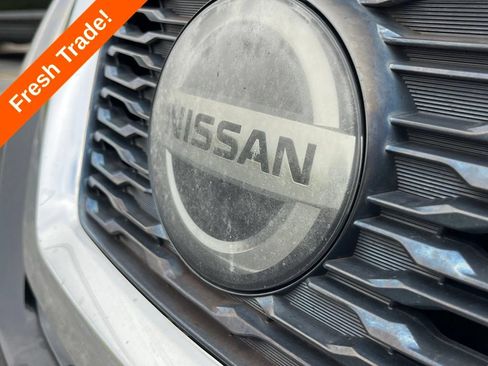Used 2019 Nissan Rogue SV FWD image 3