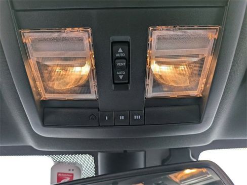 Used 2022 Dodge Challenger SXT w/ Driver Convenience Group image 15