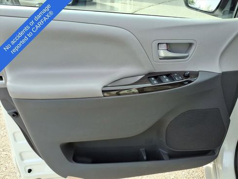 Used 2016 Toyota Sienna L image 13