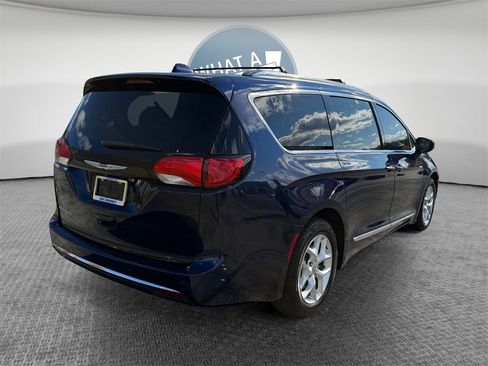 Used 2020 Chrysler Pacifica Touring-L w/ Tire & Wheel Group image 3
