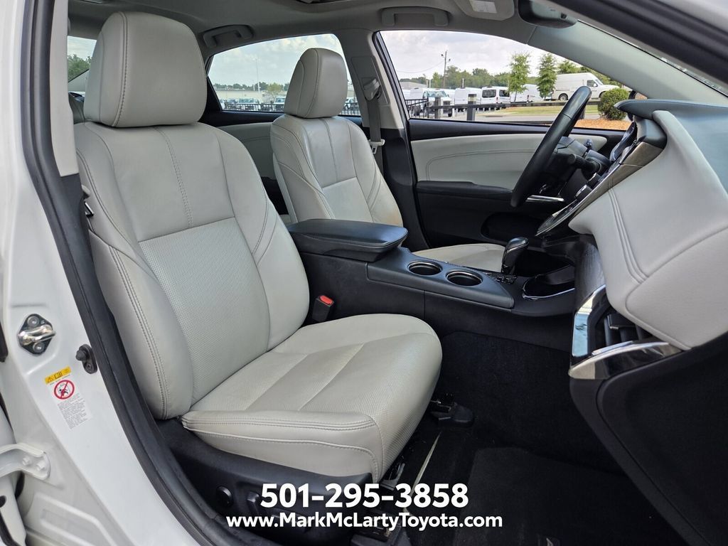 Used 2016 Toyota Avalon Limited FWD image 16