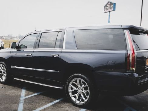 Used 2017 Cadillac Escalade ESV Luxury image 9