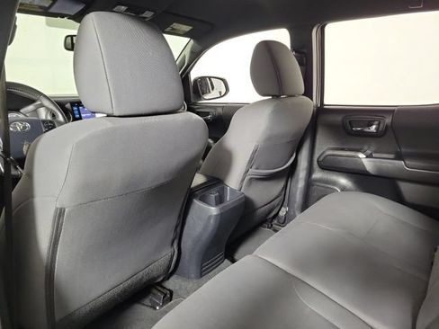 Used 2019 Toyota Tacoma TRD Off-Road AWD/4WD image 11