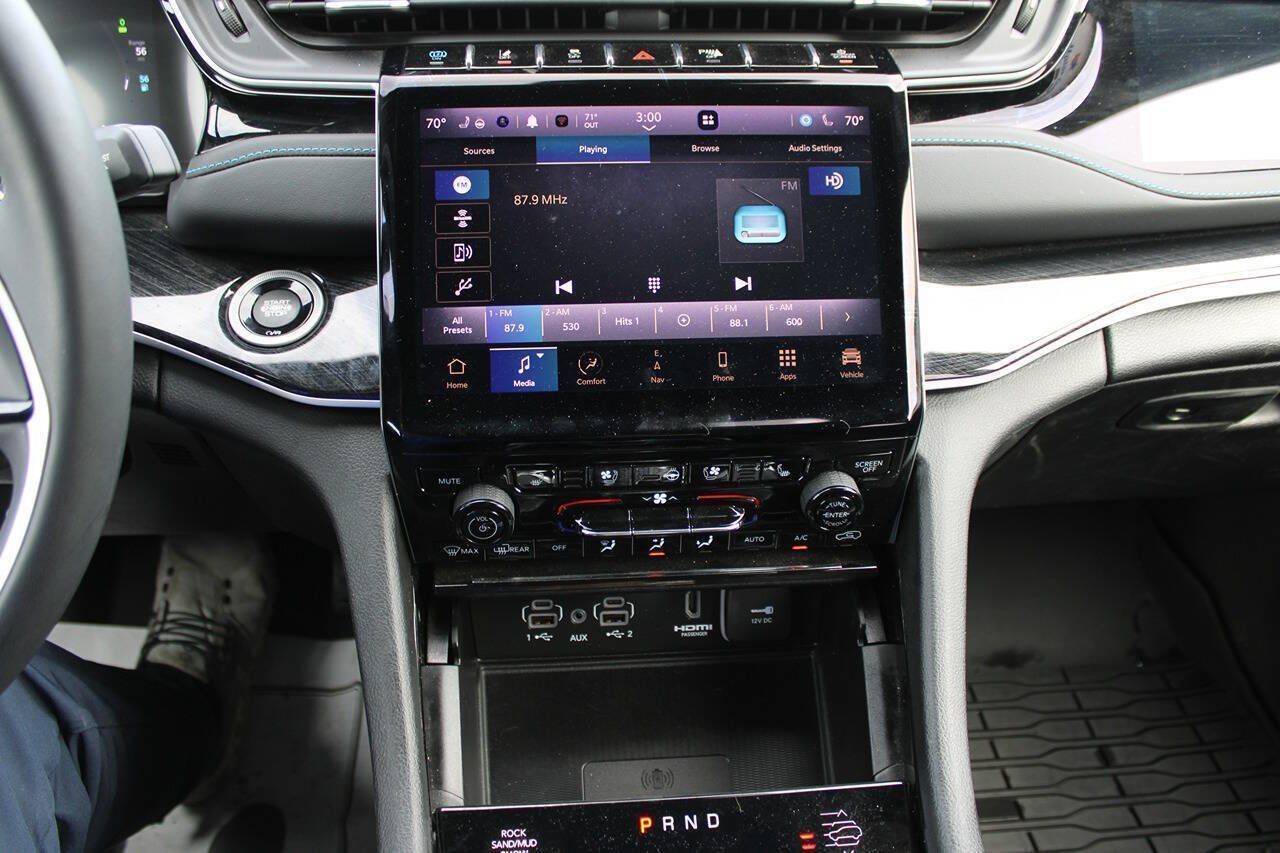 Used 2022 Jeep Grand Cherokee Trailhawk w/ Luxury Tech Group III AWD/4WD image 13