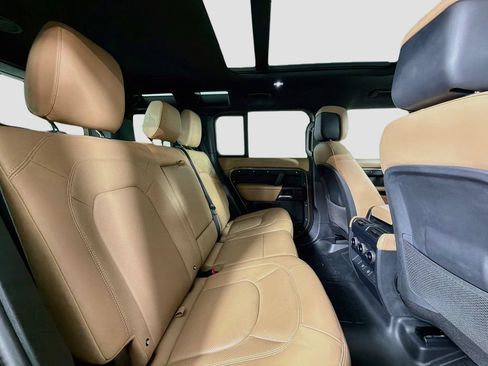 Certified 2025 Land Rover Defender 110 X-Dynamic SE AWD/4WD image 29