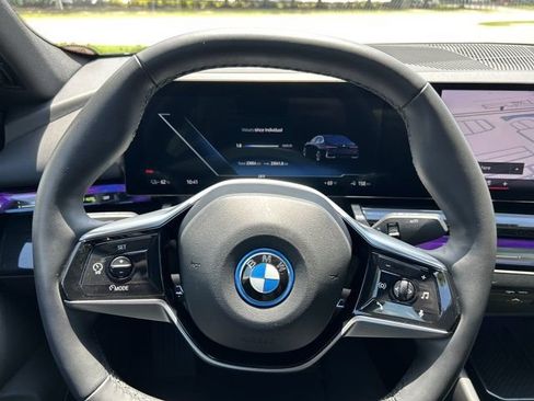 Used 2024 BMW i5 eDrive40i RWD image 21
