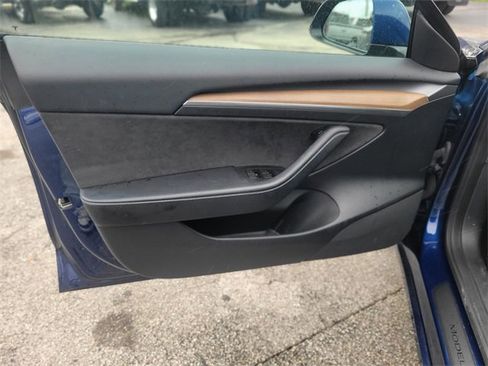 Used 2023 Tesla Model 3 Standard Range image 15