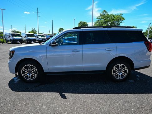 Used 2025 Ford Expedition Active AWD/4WD image 8