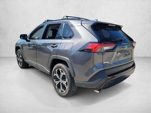 Used 2021 Toyota RAV4 LE image 7