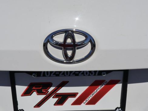 Used 2018 Toyota Corolla LE FWD image 9