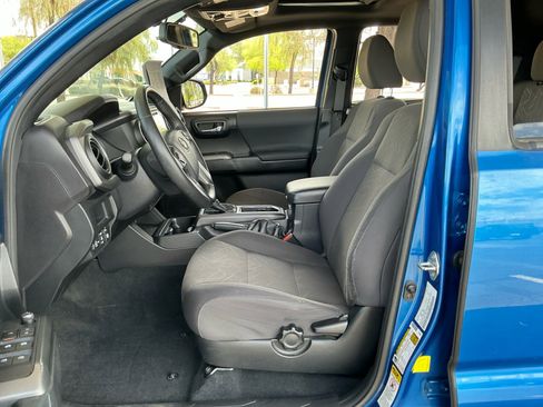 Used 2017 Toyota Tacoma TRD Off-Road image 14