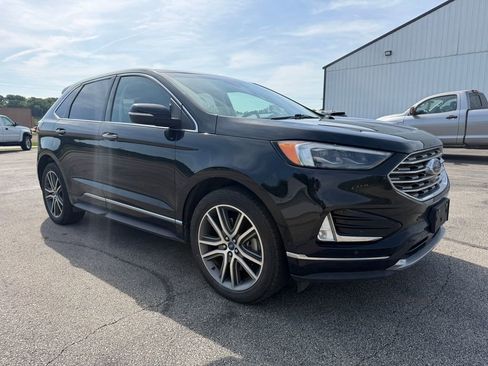 Used 2019 Ford Edge Titanium w/ Equipment Group 301A AWD/4WD image 2