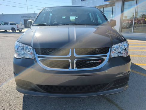 Used 2016 Dodge Grand Caravan American Value Package FWD image 2