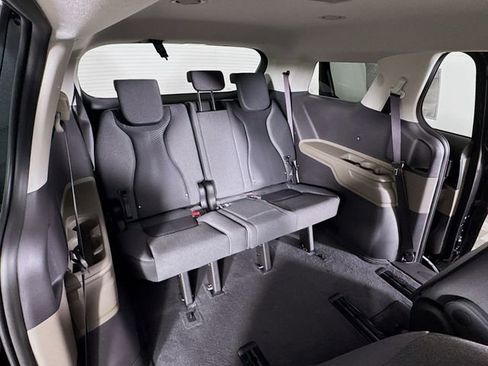 New 2026 Kia Carnival LX FWD image 26