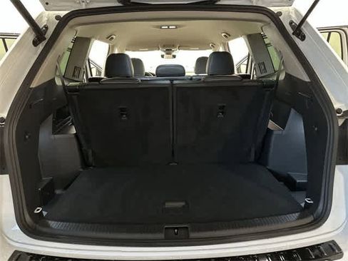 Certified 2025 Volkswagen Atlas SE image 24