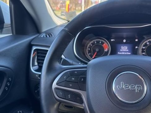 Used 2019 Jeep Cherokee Limited AWD/4WD image 28