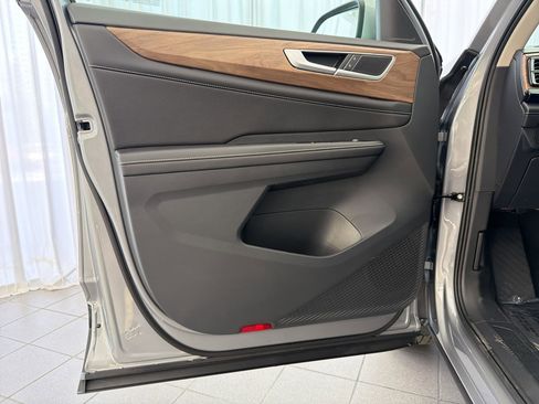 New 2026 Volkswagen Atlas SE FWD image 19