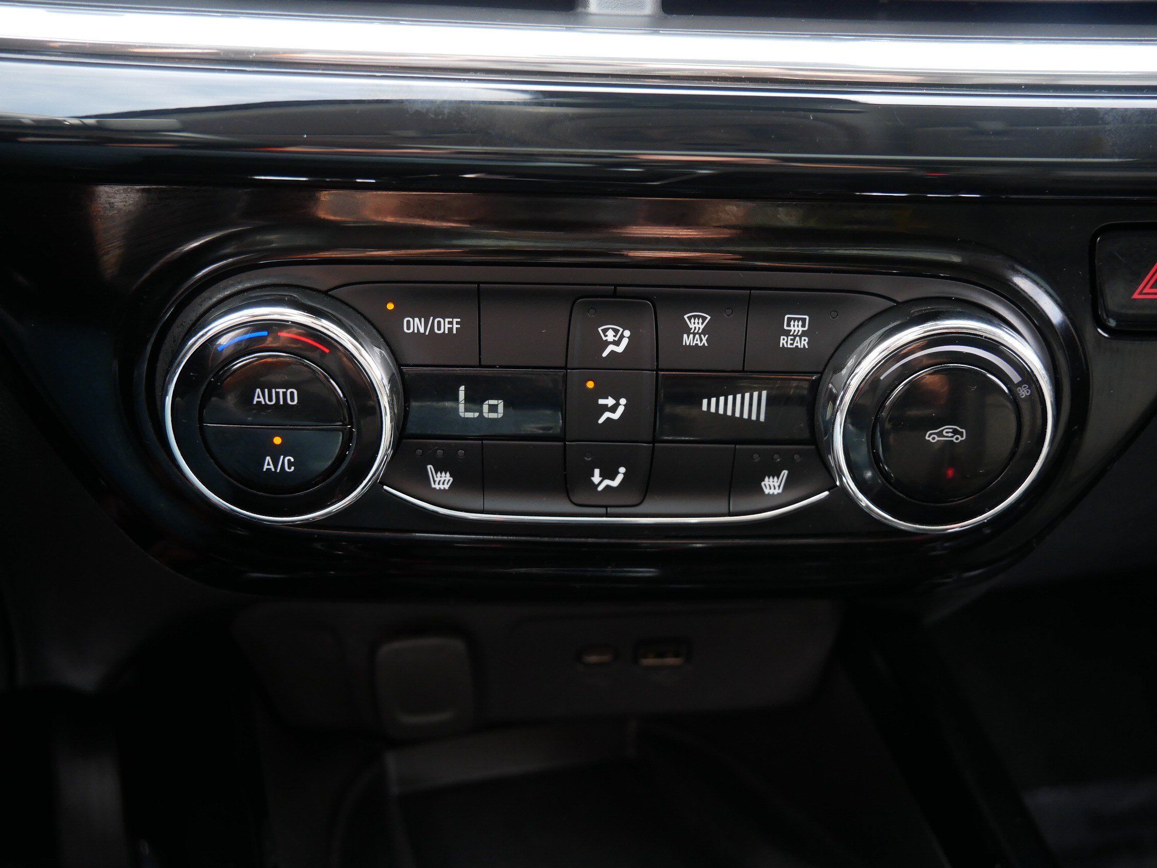 Used 2025 Chevrolet Trax ACTIV w/ Sunroof Package FWD image 27