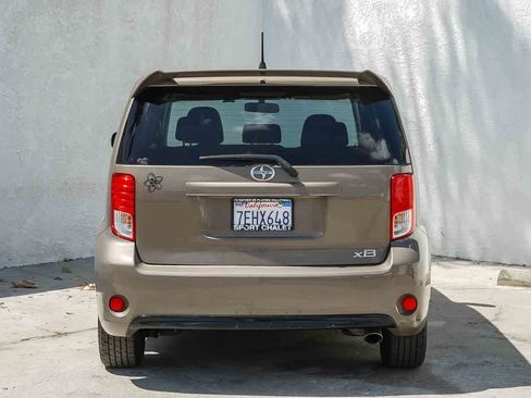 Used 2013 Scion xB FWD image 5