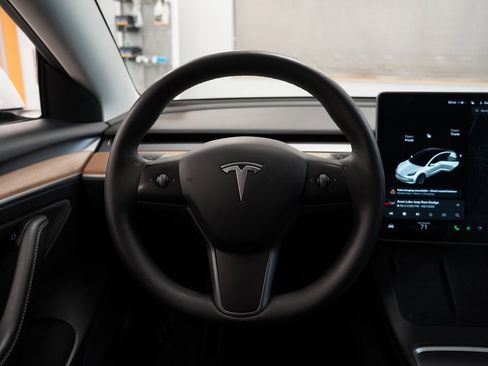 Used 2021 Tesla Model 3 Standard Range Plus image 19