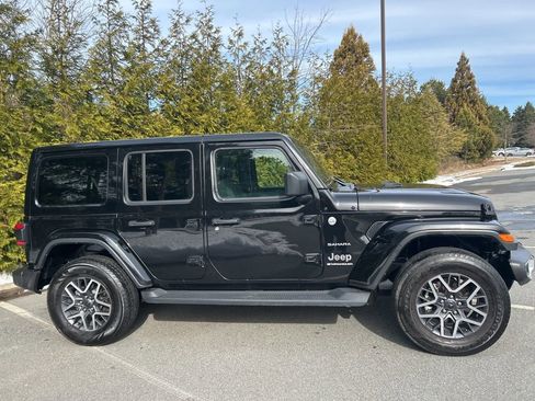 Used 2024 Jeep Wrangler Sahara image 4