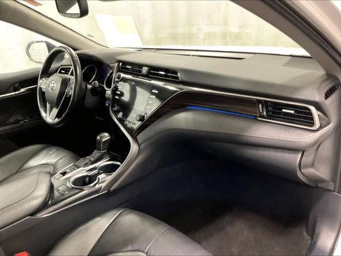 Used 2020 Toyota Camry XLE image 14