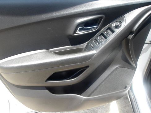 Used 2020 Chevrolet Trax LS w/ Tint and Cruise Package FWD image 18