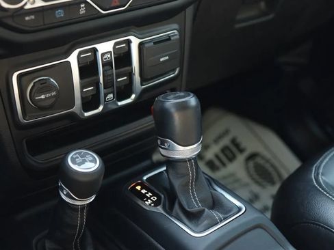 Used 2023 Jeep Wrangler Unlimited Sahara w/ Cold Weather Group AWD/4WD image 29