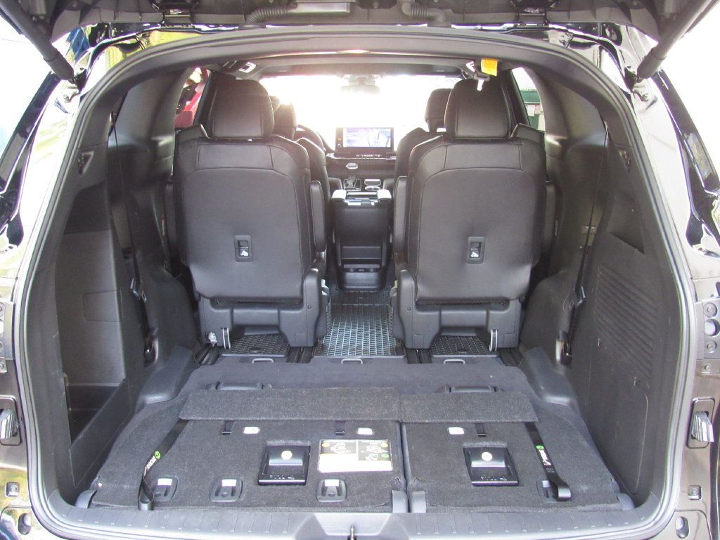 Used 2025 Toyota Sienna XSE AWD/4WD image 24