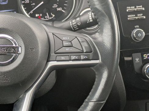 Used 2017 Nissan Rogue SV w/ Sun & Sound Touring Package image 14