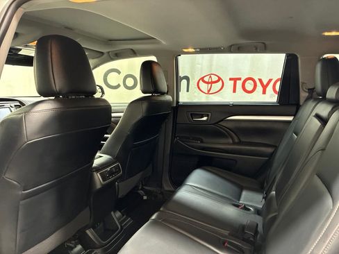 Used 2019 Toyota Highlander XLE w/ Carpet Mat Package (TMS) AWD/4WD image 22