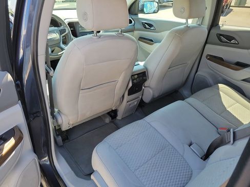 Used 2018 GMC Acadia SLE image 17