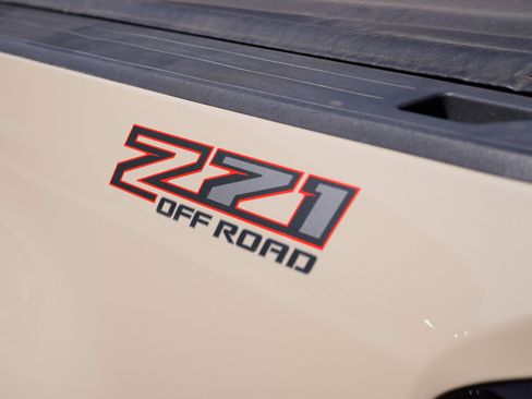 Used 2022 Chevrolet Colorado Z71 AWD/4WD image 7