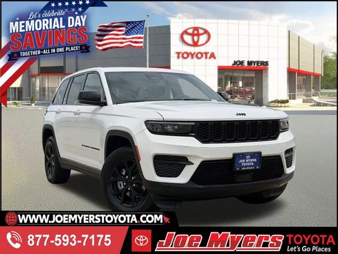 Used 2025 Jeep Grand Cherokee Altitude AWD/4WD image 1