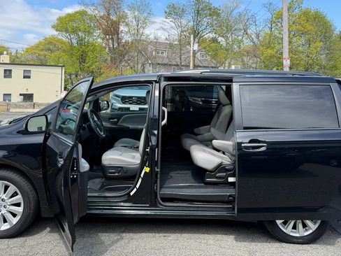 Used 2015 Toyota Sienna Limited AWD/4WD image 9