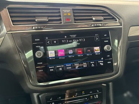 Certified 2023 Volkswagen Tiguan SE w/ Panoramic Sunroof Package FWD image 13