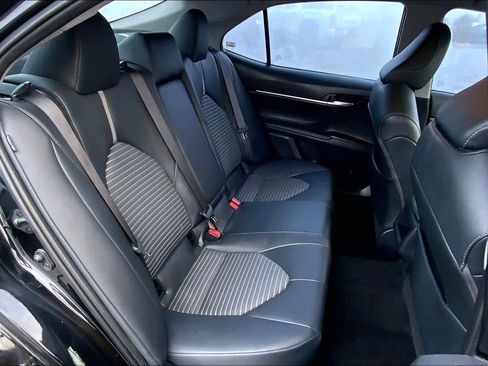 Used 2023 Toyota Camry SE image 19