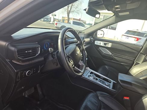 Used 2023 Ford Explorer Platinum w/ Technology Package image 11