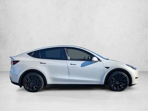 Used 2021 Tesla Model Y Long Range image 4