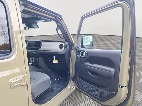 New 2025 Jeep Gladiator Sport image 17
