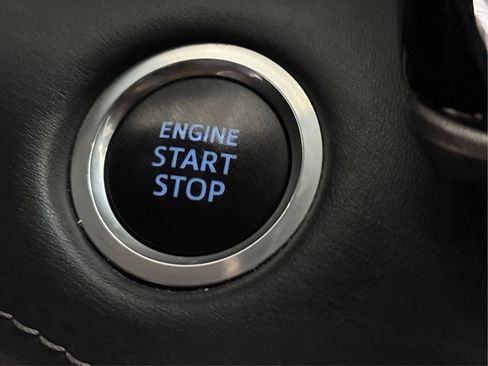 Used 2021 Toyota Highlander XLE AWD/4WD image 40