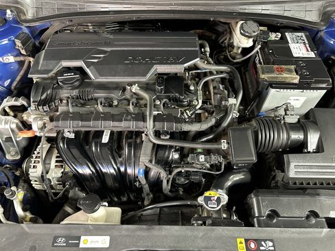 Used 2021 Hyundai Elantra Limited FWD image 12