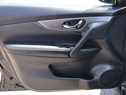 Used 2016 Nissan Rogue S AWD/4WD image 13