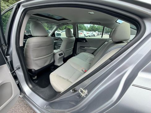 Used 2017 Honda Accord EX-L image 10