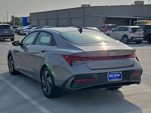 Used 2025 Hyundai Elantra SEL FWD image 6