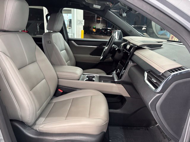 Used 2026 GMC Acadia Elevation w/ Elevation Premium Package AWD/4WD image 38