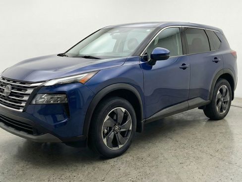 Used 2025 Nissan Rogue SV AWD/4WD image 3